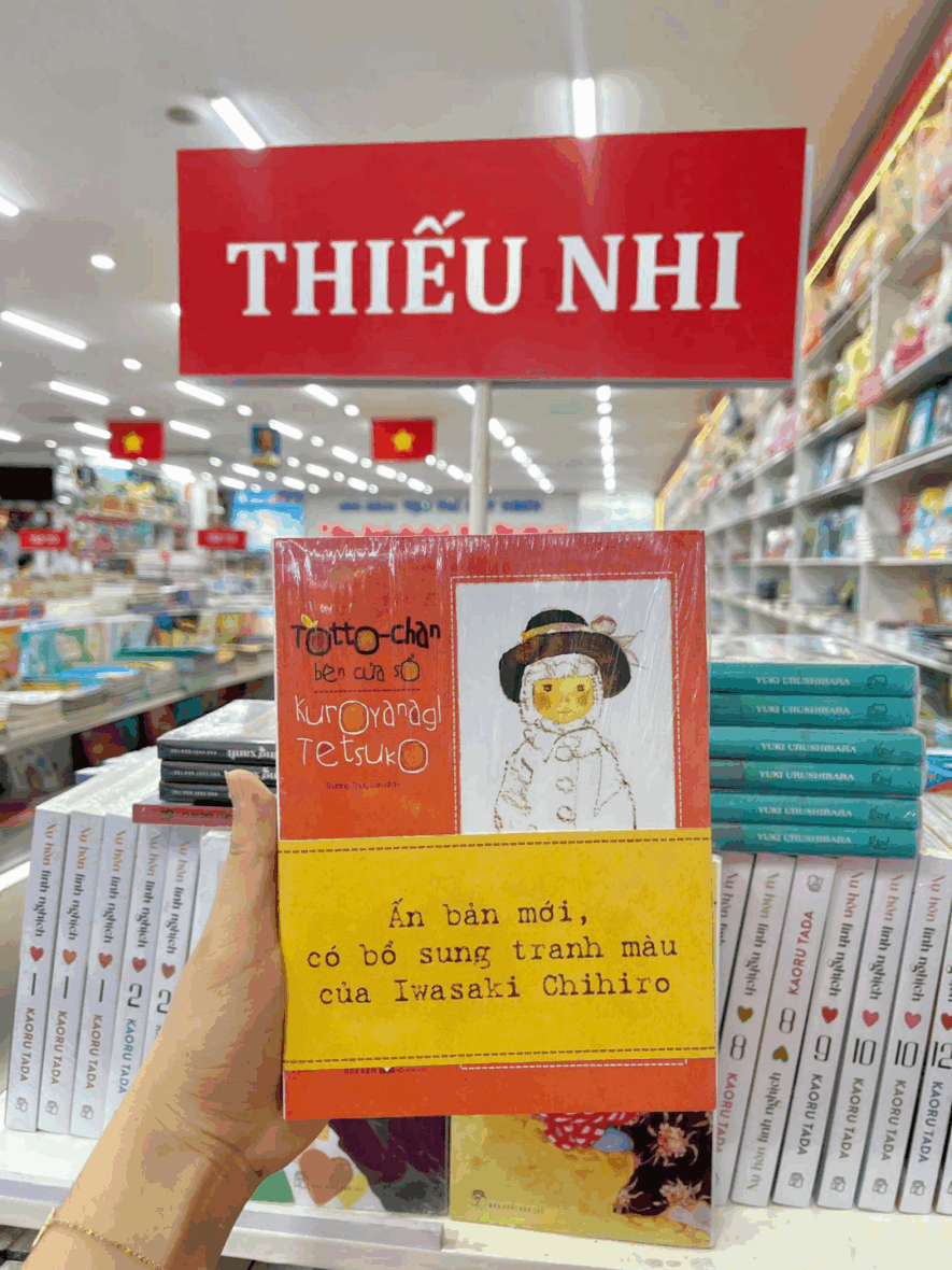 TOTTOCHAN BÊN CỬA SỔ