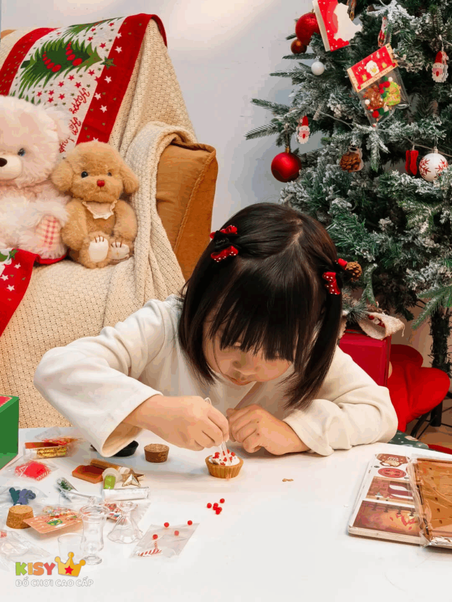 set-do-choi-diy-tiem-banh-giang-sinh-toi-tu-lam-cua-hang-trang-tri-cay-thong-lam-banh-qua-cau-uoc-nguyen-11